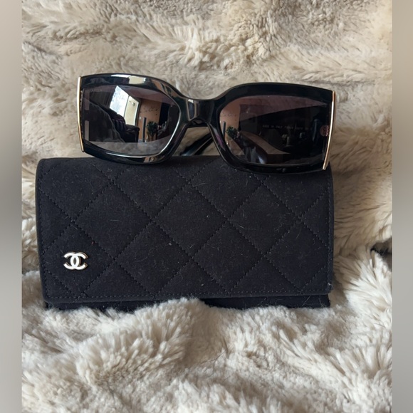 NEW | Chanel Black Gold Trim Sunnies With Quilted Case - Picture 1 of 11